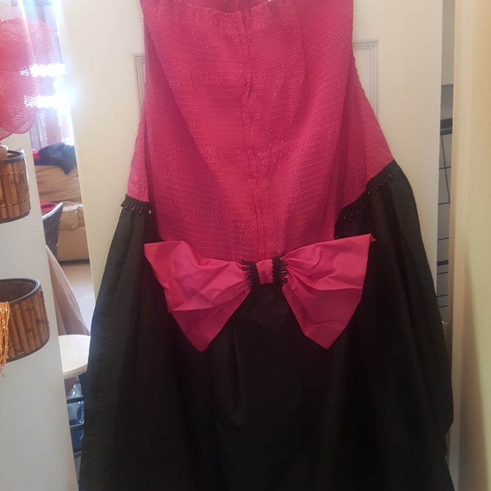 Dress - Picture 7 of 8